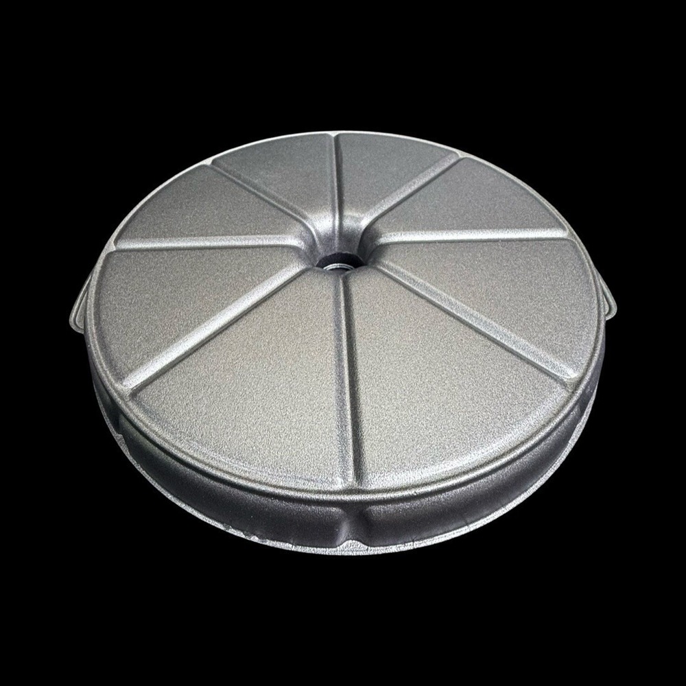 Nordic Ware Scone & Cornbread Round Pan Heavy Cast Aluminum 8 Sections 9 1/2" - Picture 10 of 10